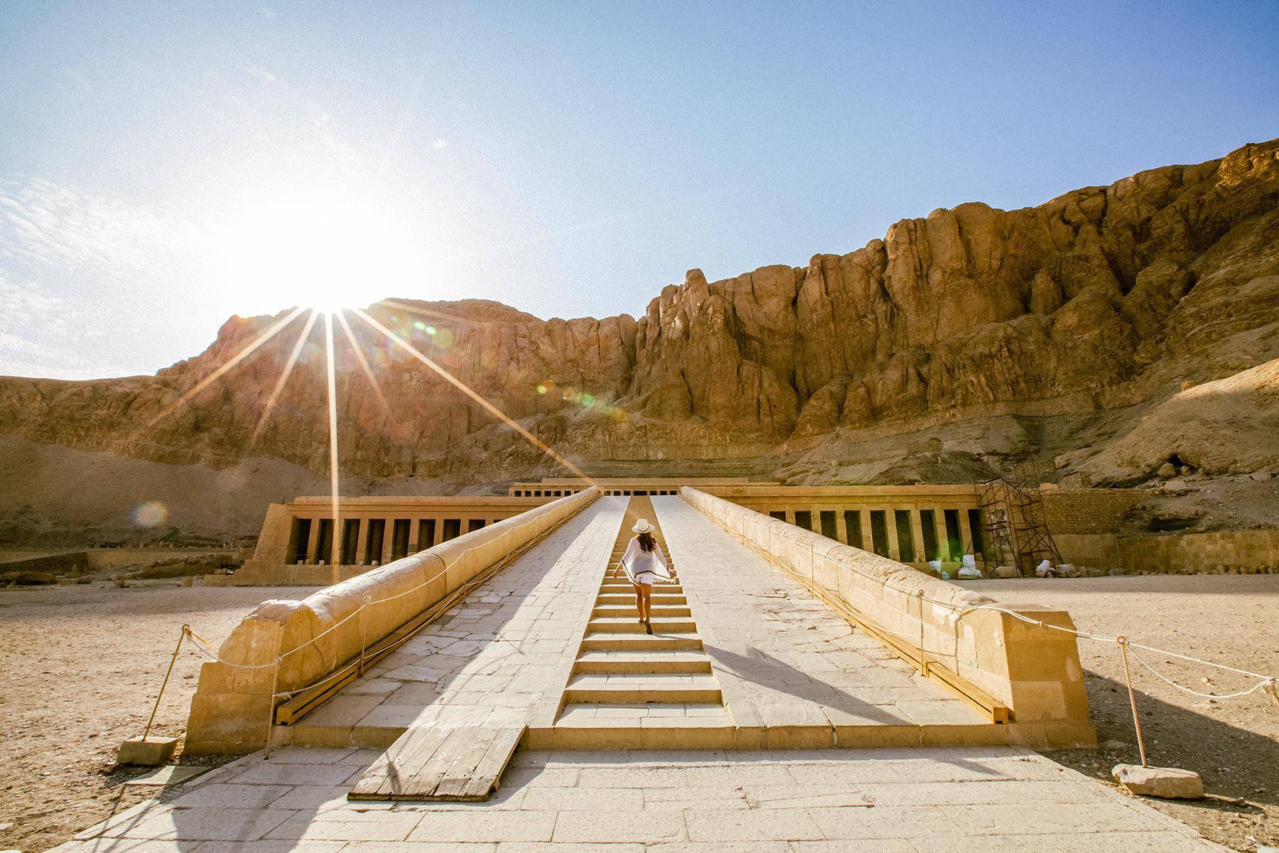 Private Luxor Day Tour from Aswan with Valley of the Kings & Karnak Temple